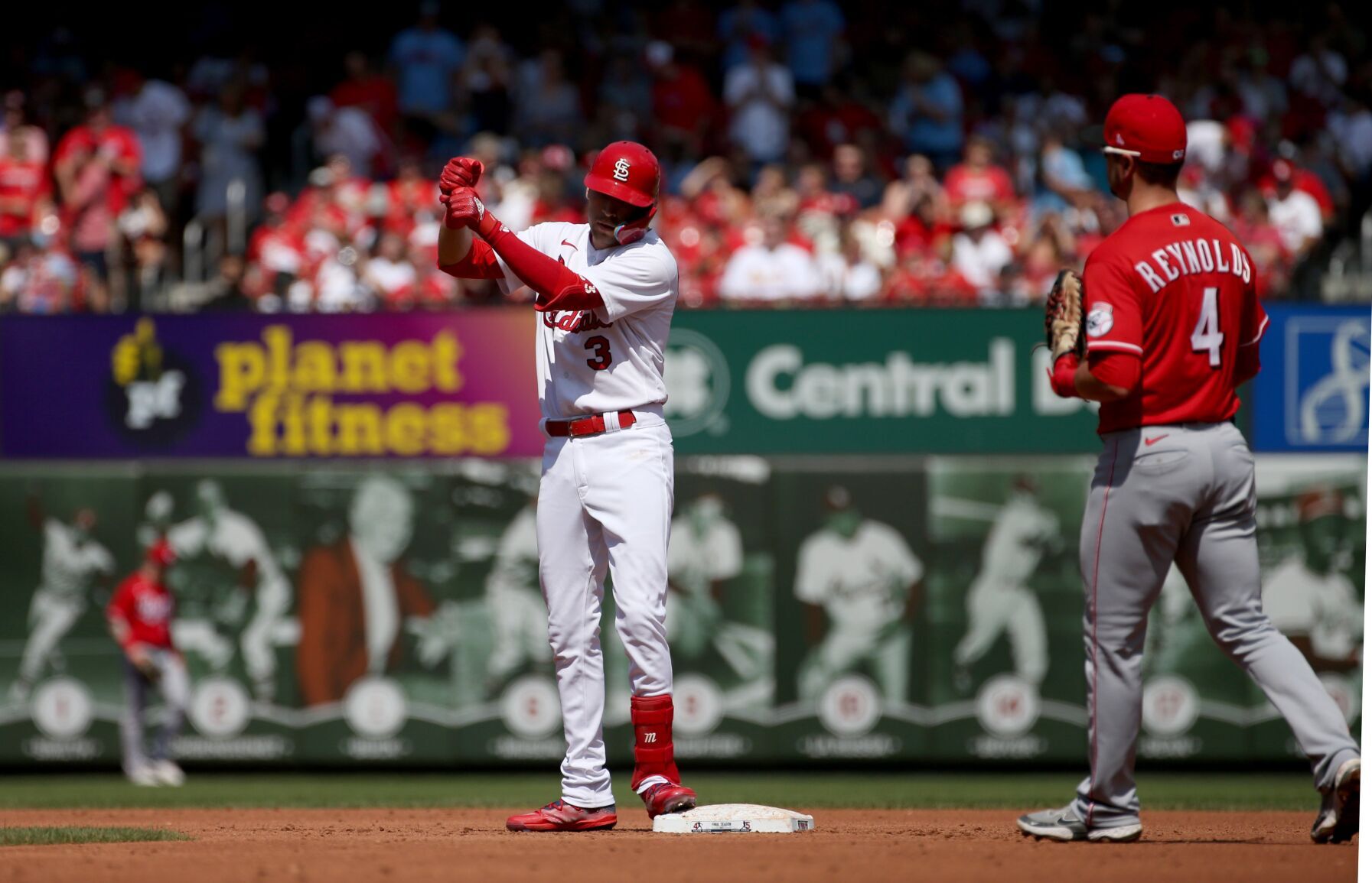 Cardinals beat Cincinnati Reds 5-1 in of doubleheader